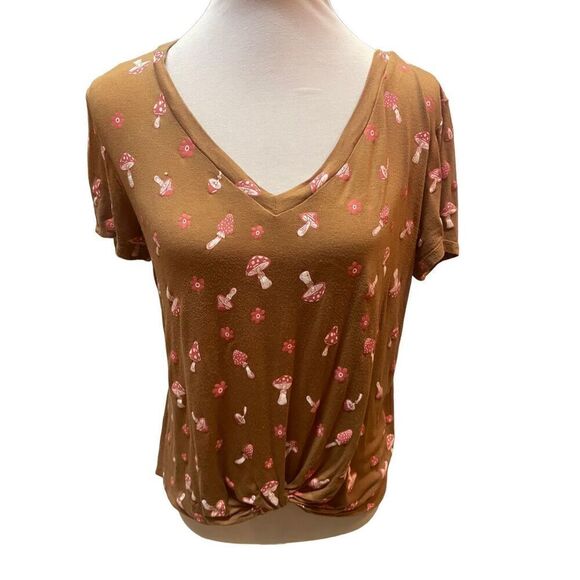No Boundaries Brown with Red Mushroom design V-Neck  Short Sleeve Size Large 11- - Picture 2 of 9